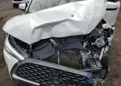 2022 Toyota Corolla Cross Xle из США, поврежденный, VIN 7MUDAABGXNV005585